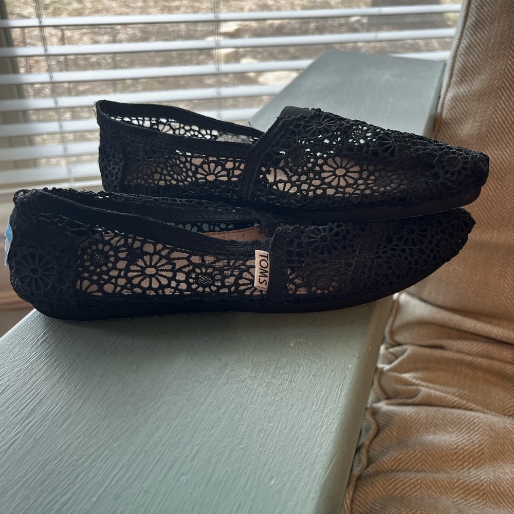 TOMS Women's Black Crochet Shoes Never Worn
